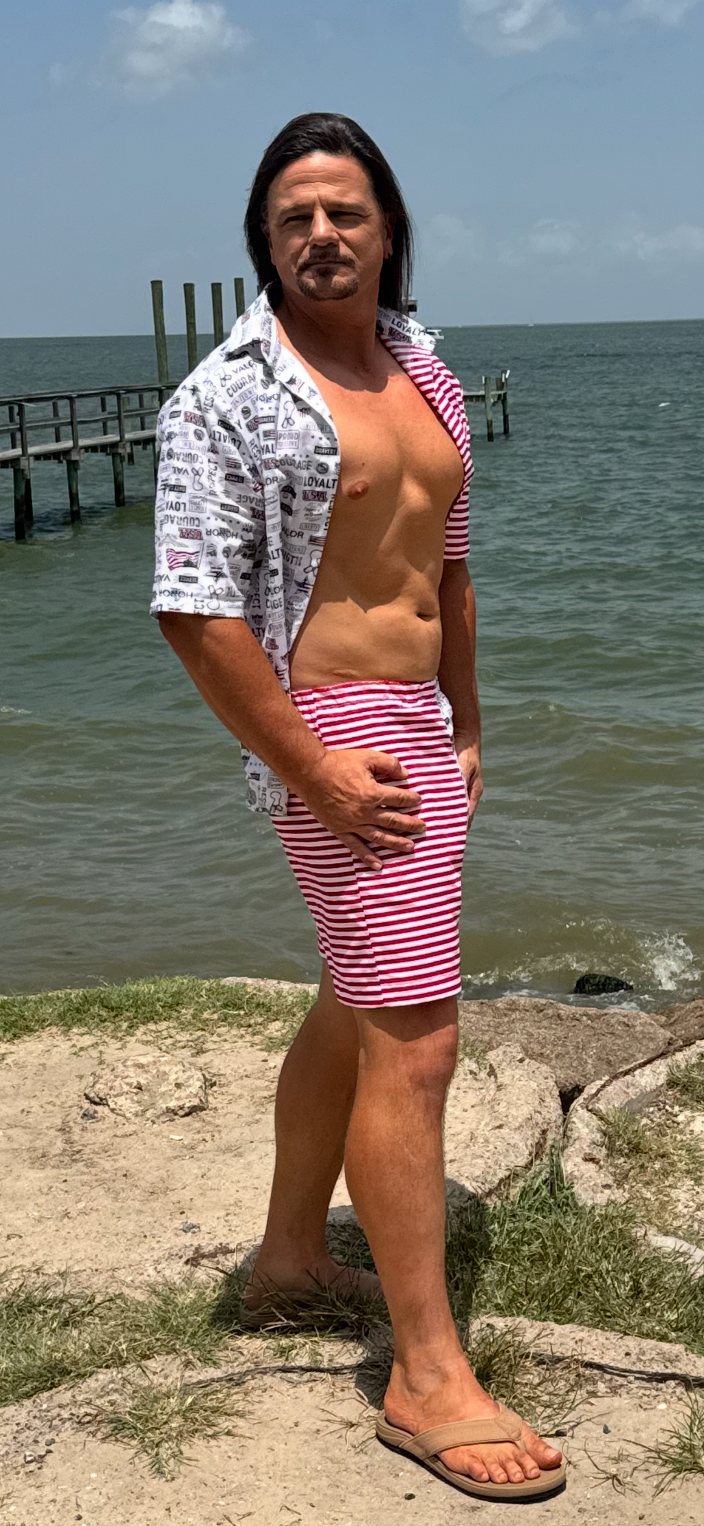 Men’s. Set two pieces, shirt + shorts. Medium size. White, red and white lines pattern.