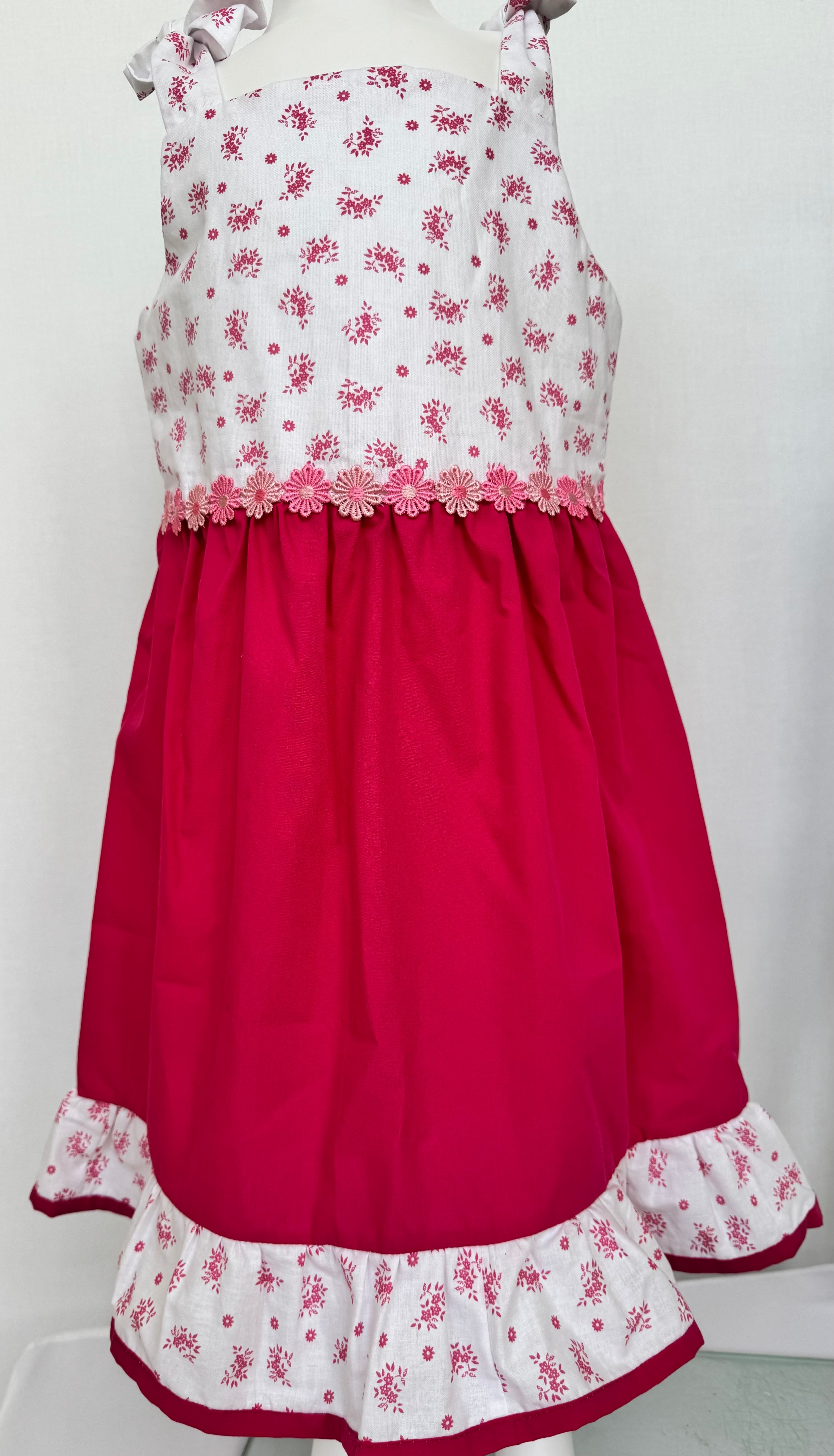 Kids dress. Pink dress.