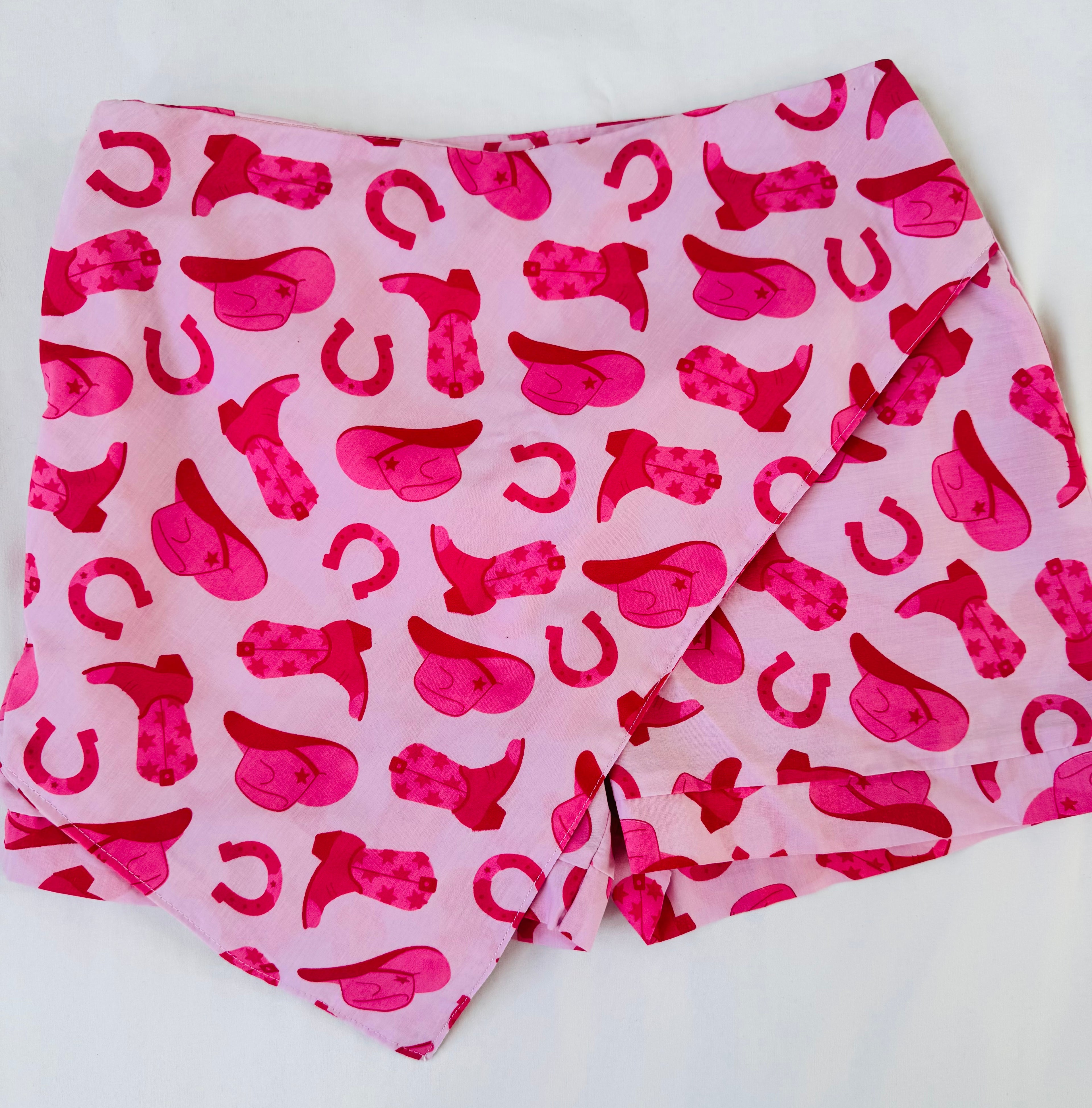 Women’s two pieces set, Top + shorts. Pink rodeo set.