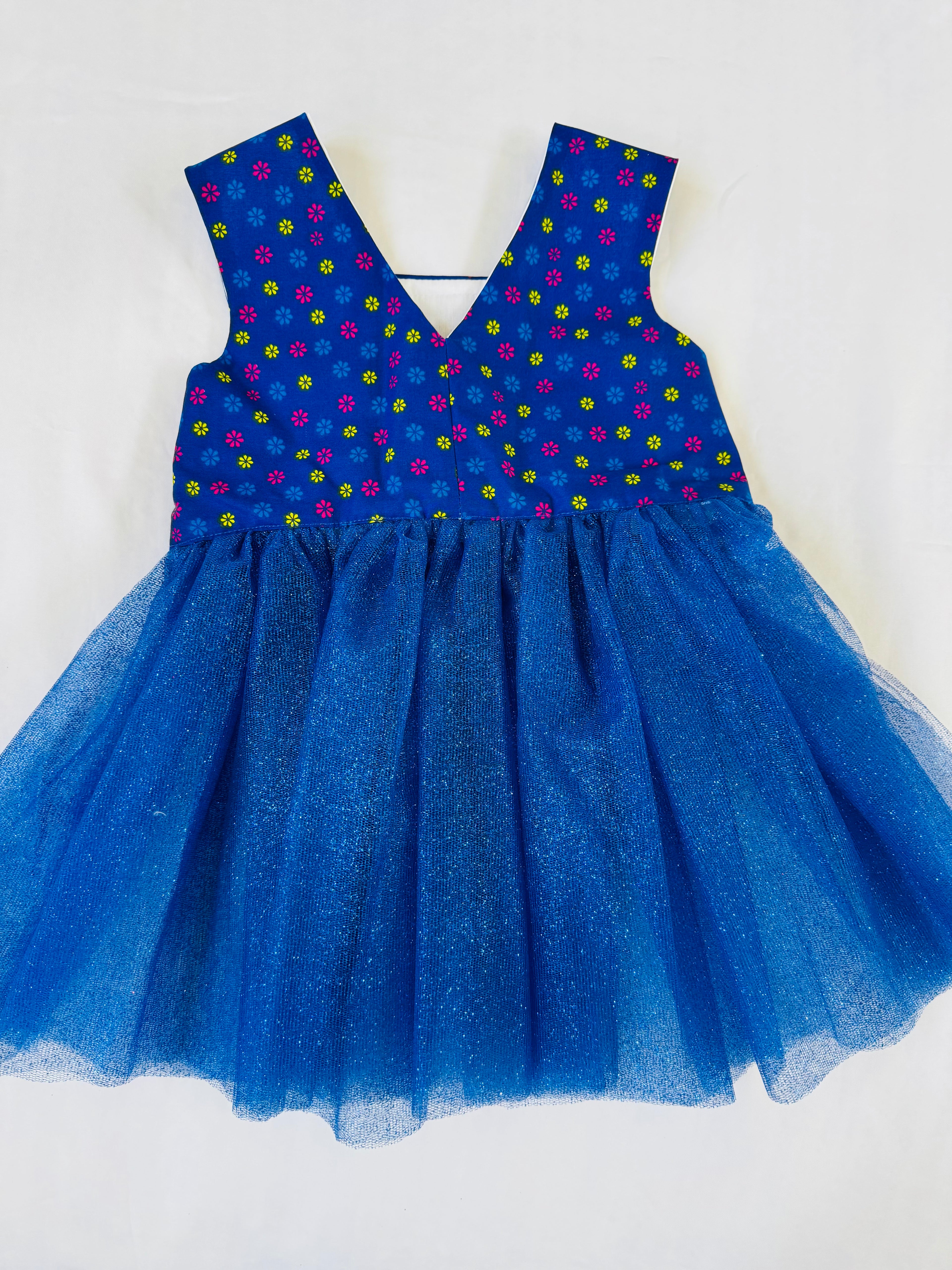 Beautiful baby dress. Size: 1 - 6 years.New. Handmade by BeasFashions. Comfortable and lightweight material. Styles: red, blue and yellow.