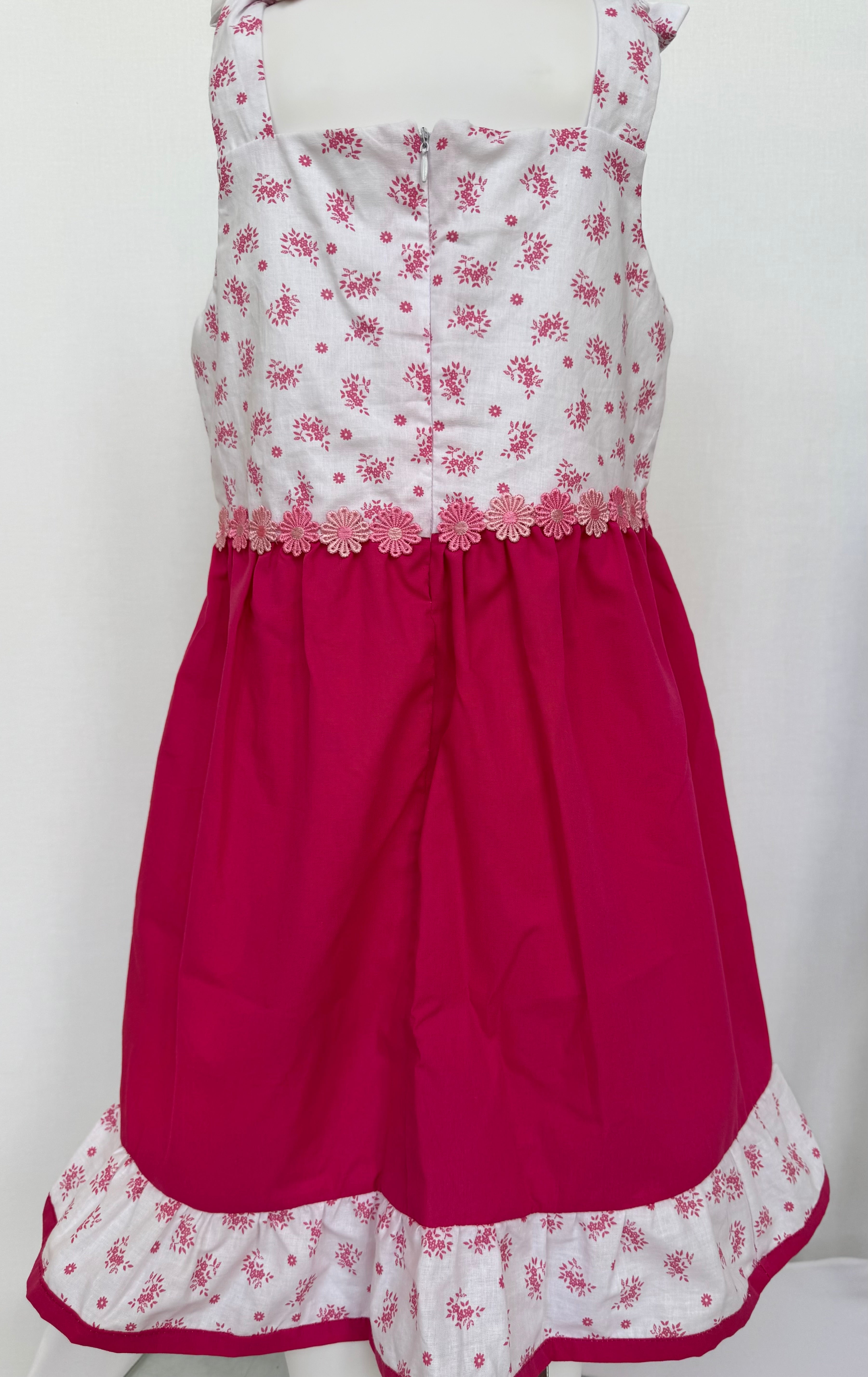Kids dress. Pink dress.
