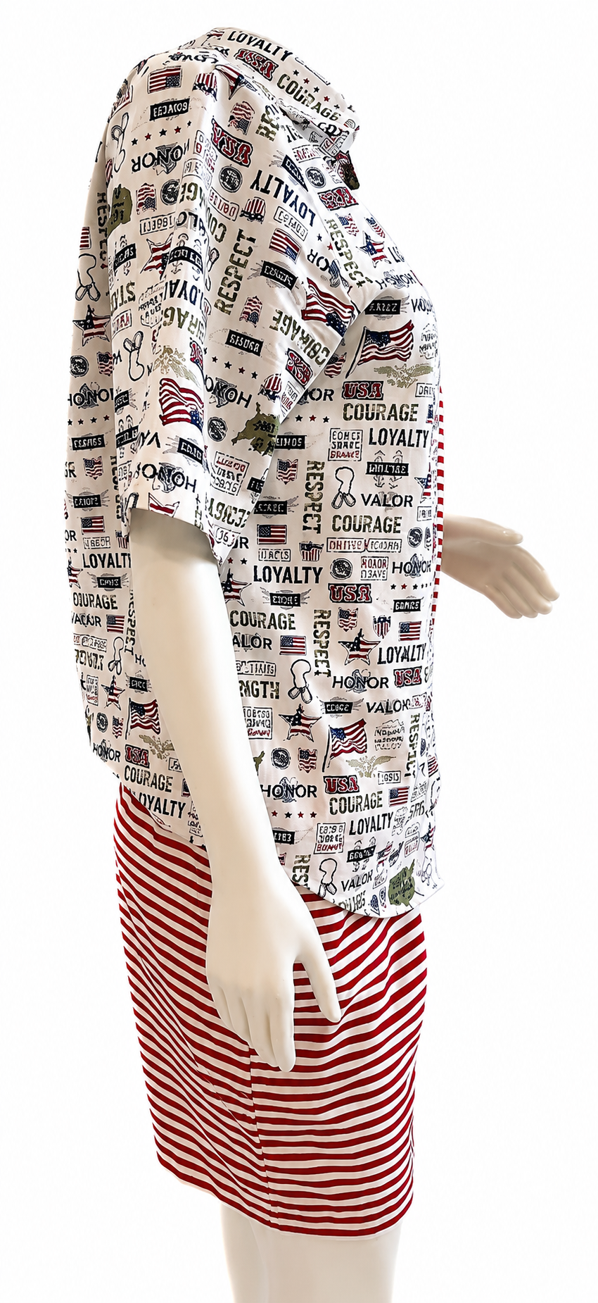 Men’s. Set two pieces, shirt + shorts. Medium size. White, red and white lines pattern.